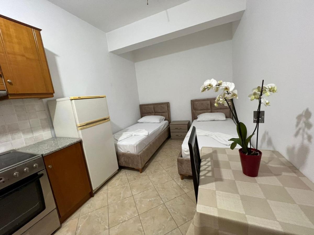 Alex Apartments Sarandë Esterno foto