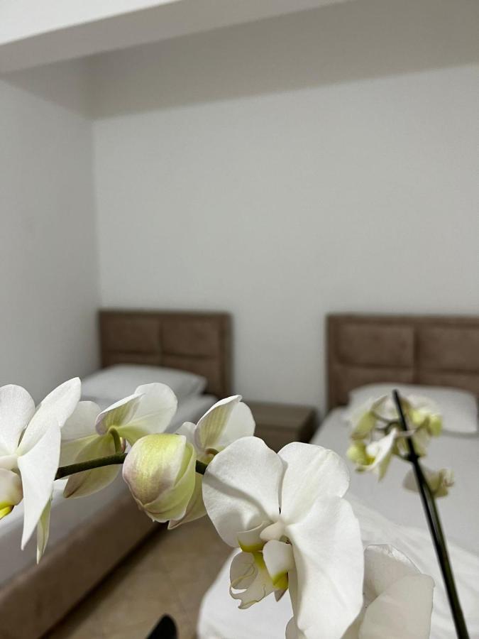 Alex Apartments Sarandë Esterno foto