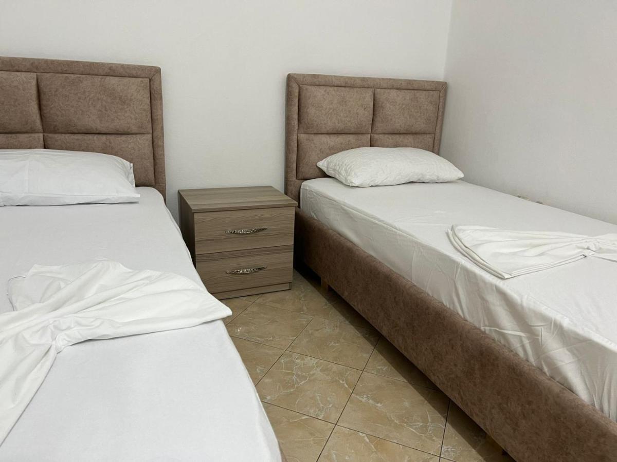 Alex Apartments Sarandë Esterno foto