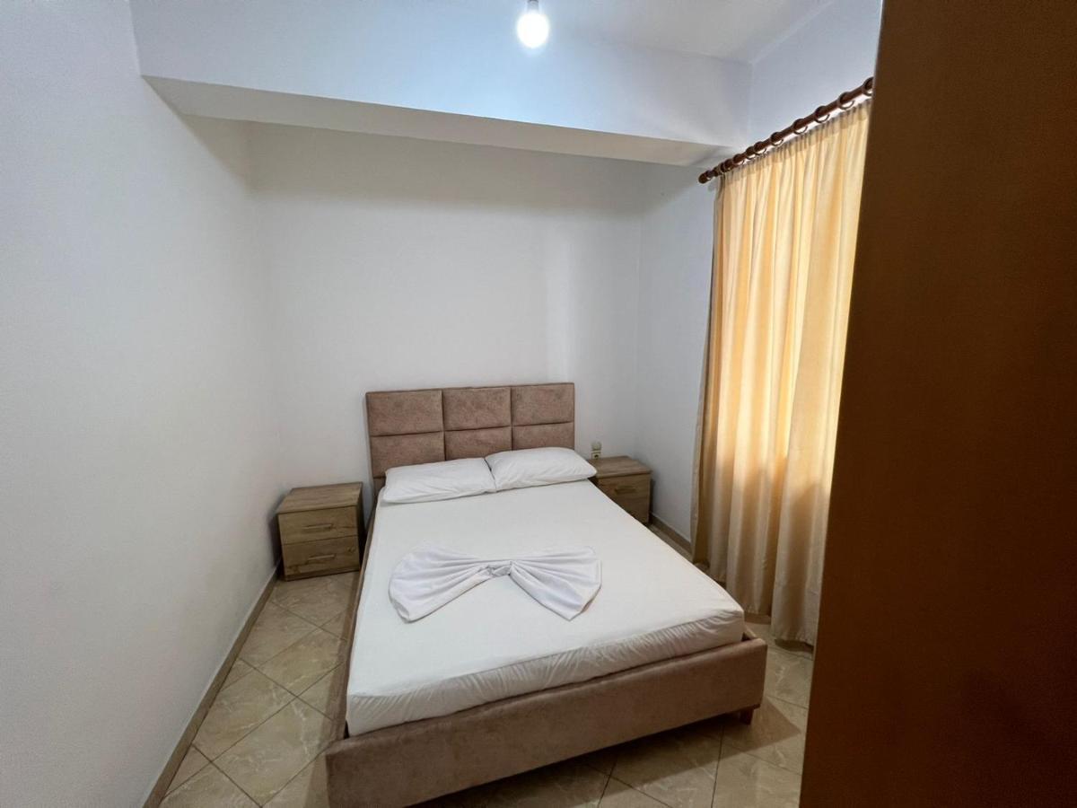 Alex Apartments Sarandë Esterno foto
