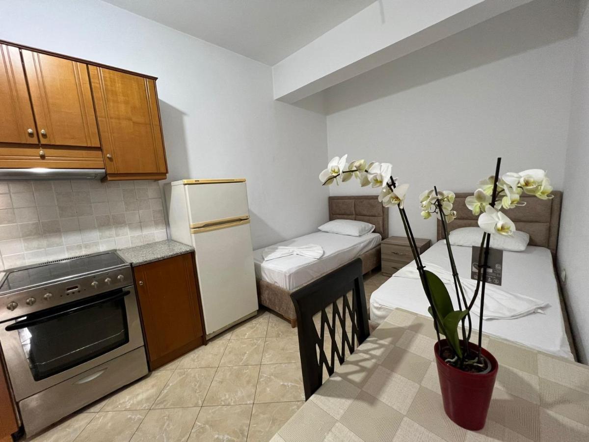 Alex Apartments Sarandë Esterno foto