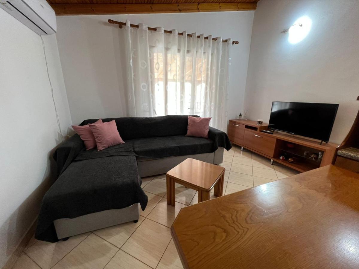 Alex Apartments Sarandë Esterno foto