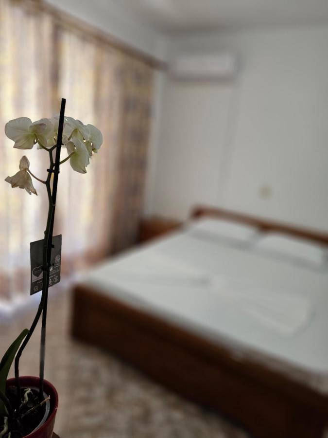 Alex Apartments Sarandë Esterno foto
