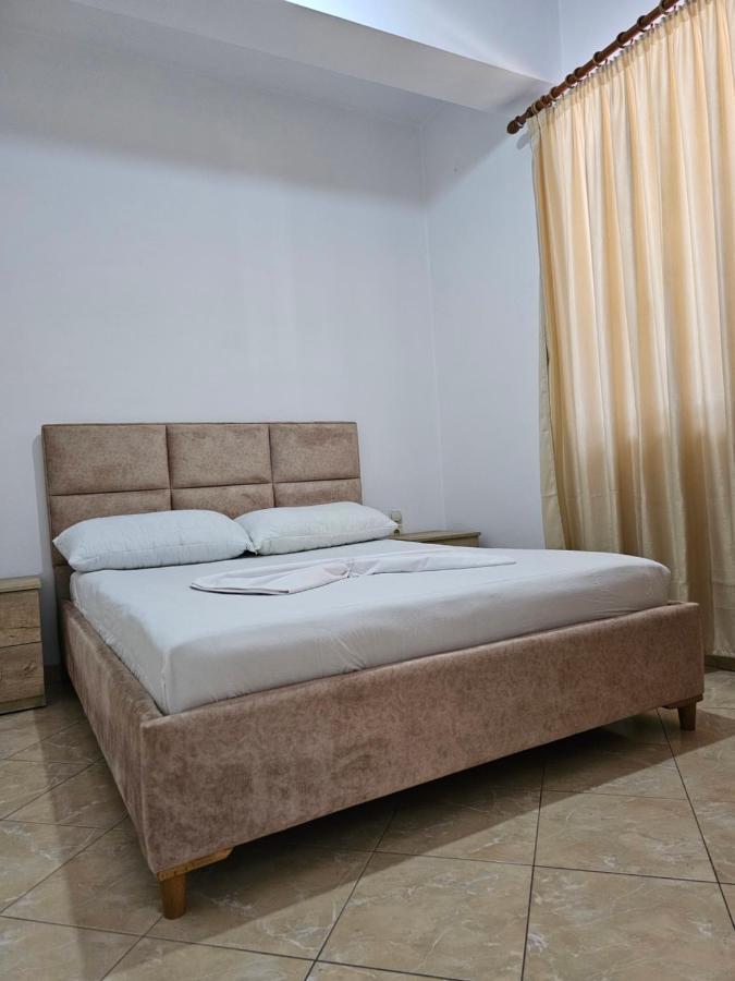 Alex Apartments Sarandë Esterno foto