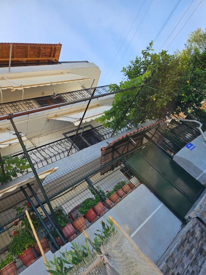 Alex Apartments Sarandë Esterno foto