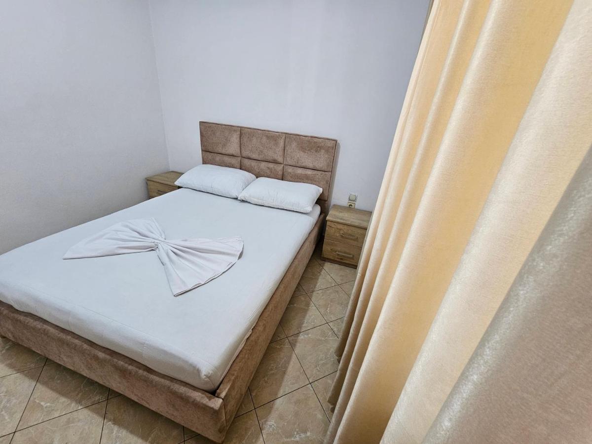 Alex Apartments Sarandë Esterno foto