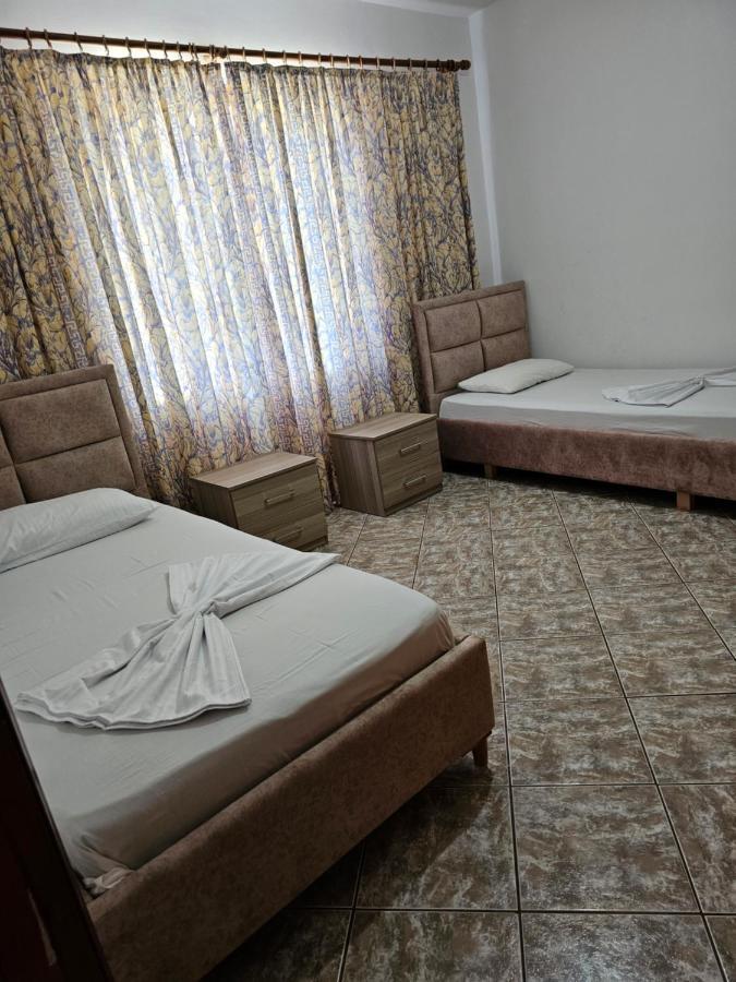 Alex Apartments Sarandë Esterno foto