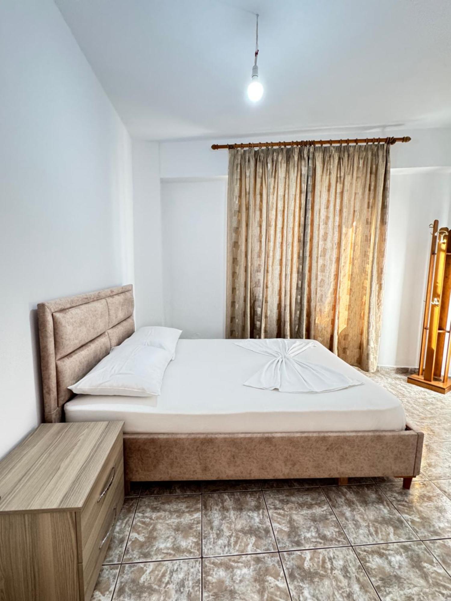 Alex Apartments Sarandë Esterno foto